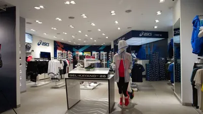 Reklam panosunda erotik film rezaleti