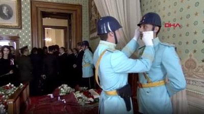 Dolmabahçe'deki törende Mehmetçik gözyaşlarını tutamadı