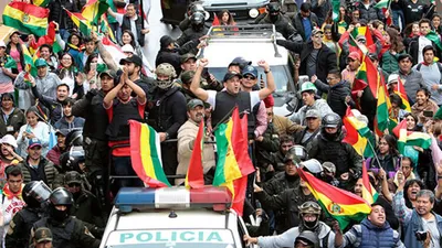 Ordu istedi, Devlet Başkanı görevini bıraktı