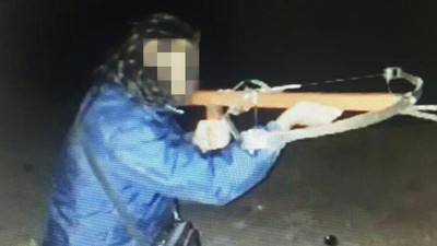 DEAŞ'ın hücre evinde arbalet ele geçirildi