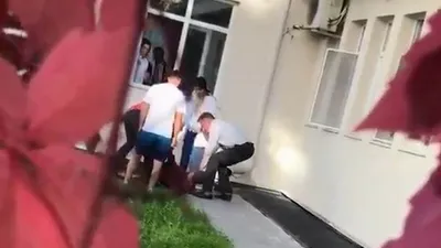 Zihinsel engelli öğrenciyi tekme tokat dayak