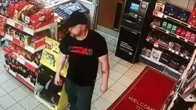 Annelerinin gözü önünde 2 kardeşe tecavüz etti!