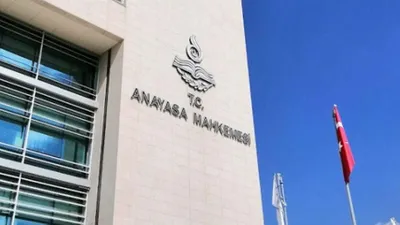 AYM'den üniversitede afiş asan iki öğrenci için ''ihlal'' kararı