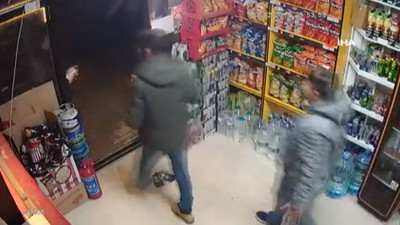 Psikopat müşteri bakkalı bastı; 1 yaralı!