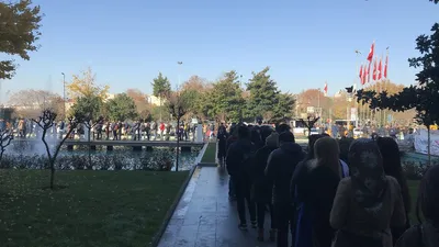 İBB önünde metrelerce ''işsizlik'' kuyruğu