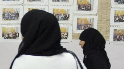 Başörtüsünü çıkarmaya zorlanan kadına tazminat