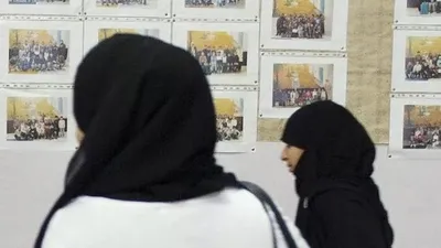 Başörtüsünü çıkarmaya zorlanan kadına tazminat