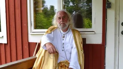 Hasan Mezarcı Noel'de ''iyi ki doğdun Mesih'' diye doğum gününü kutladı 