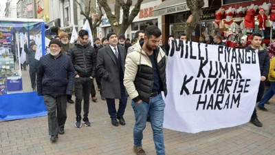 Sokağa çıkıp, Milli Piyango'yu ve yılbaşını protesto ettiler