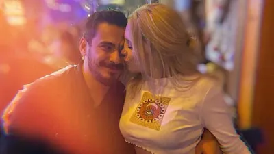 Aşk pozları olay olmuştu ! Ünlü çift ayrıldı mı ?