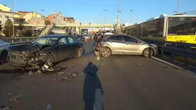 İş çıkışı trafik yine felç oldu ! D-100 karayolunda kaza: 2 yaralı