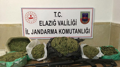 Şüpheli araçtan 12 kilo esrar çıktı