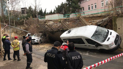 İstanbul’da istinat duvarı çöktü
