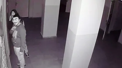 Okulda şoke eden olay ! Maskeli öğrenciler...