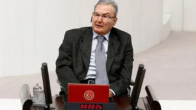 Deniz Baykal Meclis'te yemin etti