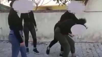 Kızların kavgası dehşete düşürdü