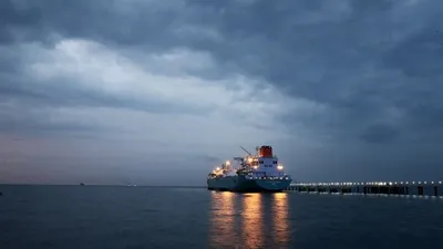 Türk gemisi İtalya'da karaya oturdu
