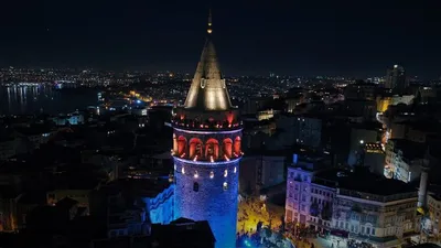 İstanbul mavi ve turuncuya büründü !
