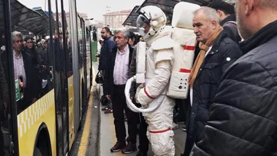 Metrobüste ''astronot'' var !