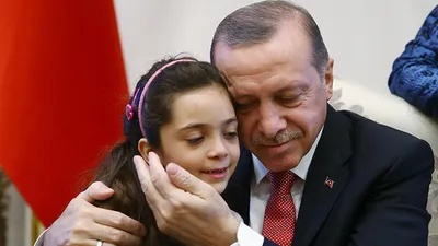 Erdoğan o ülkede en sevilen lider seçildi