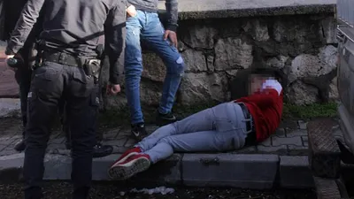 Alkol alan gençler sokakta böyle bulundu