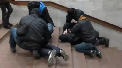 Metroda bomba alarmı ! Son anda önlendi...