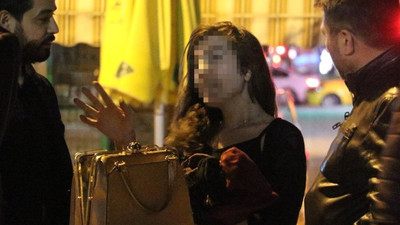 Öpücük attığı erkek tekme tokat dövdü