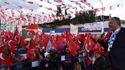 Sarıyer'de Şükrü Genç'e sevgi seli