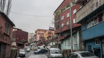 Kim bu hayırsever ? Evlere içi para dolu zarf bıraktılar