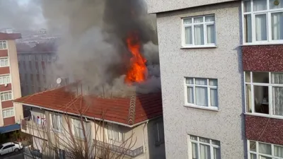 Hırsızlık yapmak için evin çatısını yaktı