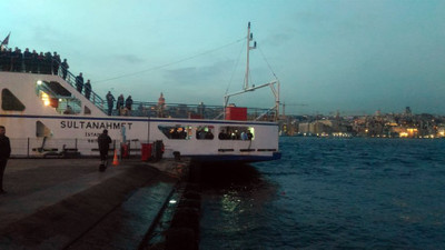 Eminönü'nde otomobil denize uçtu