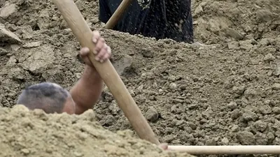 Tüyler ürperten olay ! Ses gelen mezarı kazınca inanamadılar