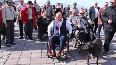 Tunç Soyer'den tekerlekli sandalyeyle dikkat çeken farkındalık eylemi