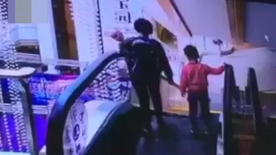 AVM'de dehşet! Yürüyen merdivende bebeğini düşürdü
