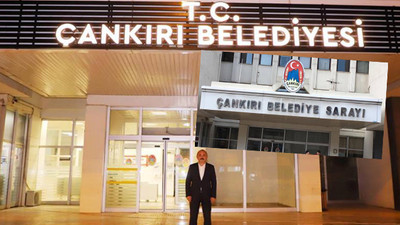 MHP'li Başkan AK Parti'den devraldığı belediyeye ''T.C.''yi geri getirdi