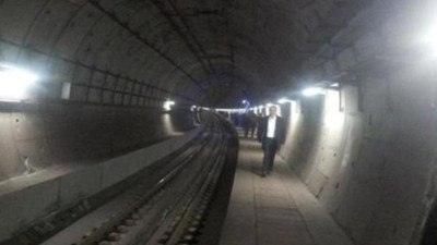 Marmaray arıza yaptı, yolcular raylara indi