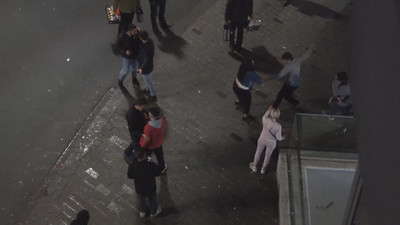 Taksim Meydanı'nda iki grup birbirine girdi