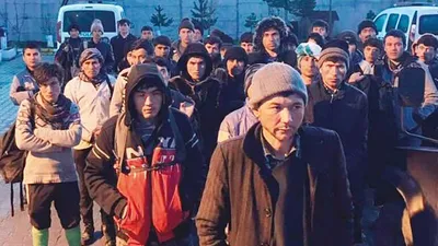 Türkiye sınırında ''dedikodu'' izdihamı