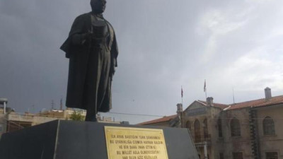 Atatürk heykeline çirkin saldırı