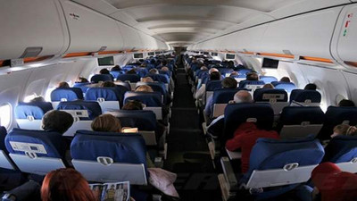 317 kişiyi taşıyan uçak acil iniş yaptı