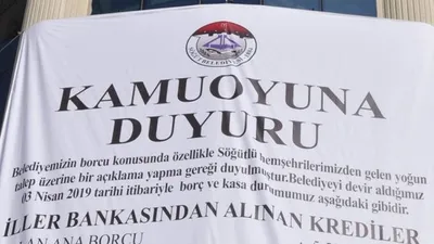 Belediyenin borcunu tek tek yazıp binaya astı