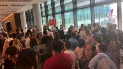 Yeni Havalimanından kalkan uçak acil iniş yaptı