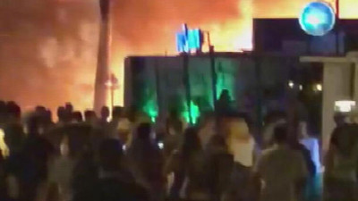 Marmaris'te eğlence mekanında akılalmaz olay ! Ateşe verdiler