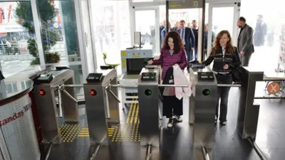 CHP’li başkan turnikeleri söktürdü