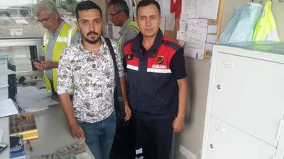 Para dolu poşeti çöpe attı !