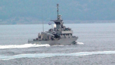 Boğaz'dan geçen Yunan gemisi dikkat çekti