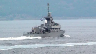 Boğaz'dan geçen Yunan gemisi dikkat çekti
