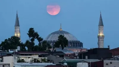 ''Parçalı Ay Tutulması'' İstanbul'dan böyle görüntülendi