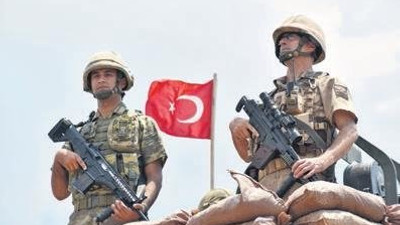 Baba oğul vatan nöbetindeler!