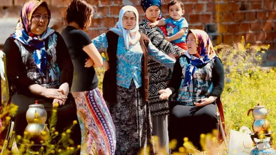 Yok böyle protesto ! 3 aydır boş arsada çay demliyor